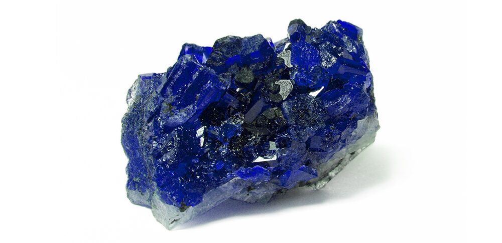 サファイアとは？知恵と誠実を象徴する「聖なる石」の意味・効果・浄化法