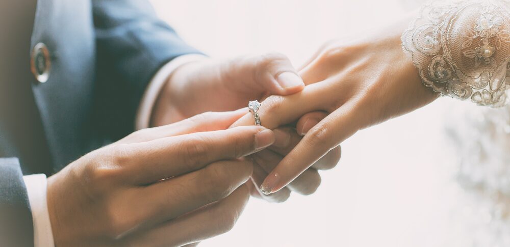 結婚する予感のスピリチュアルな意味|状況・場所・人物・色別の意味を徹底解説