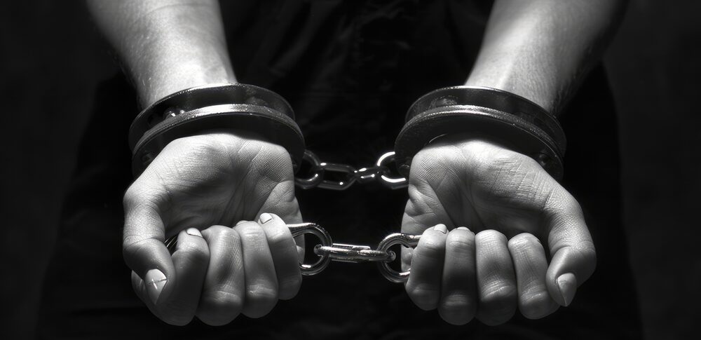 【夢占い】逮捕される夢の意味とは？罪悪感・ストレス・自由への欲求を表す心理サイン