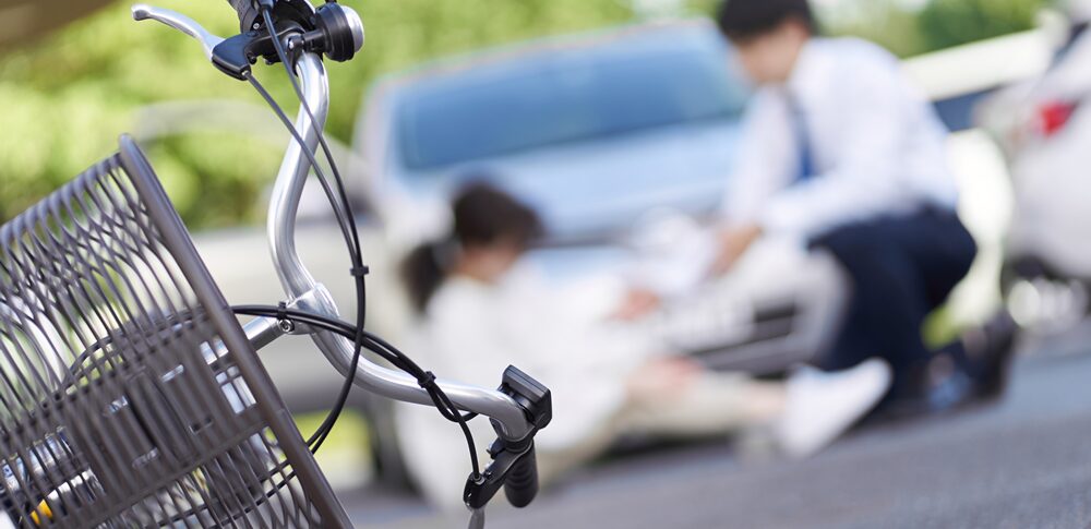 【夢占い】車に轢かれる夢の意味|自分・他人・家族・感情別に読み解く人生の変化と警告サイン