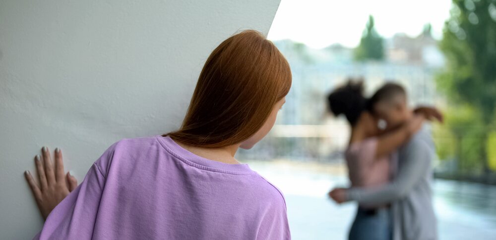 【夢占い】好きな人が他の女性と仲良くする夢の意味|嫉妬・不安・未来の恋愛サインを徹底解説