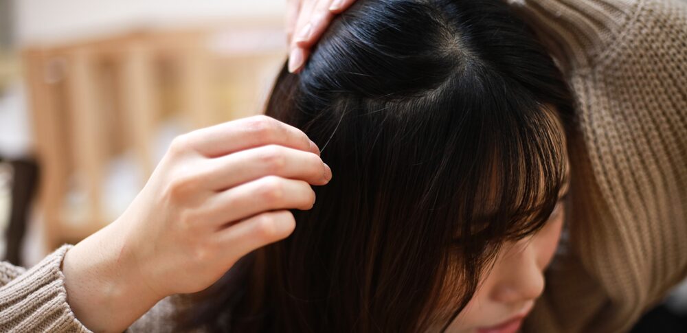 若白髪が増えることのスピリチュアル的な理由とは?|ただの老化ではない“魂のサイン”を受け取るタイミング