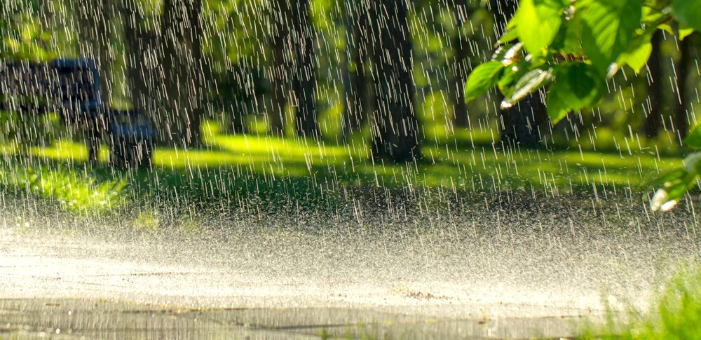 突然の雨のスピリチュアルな意味とは?|「空からのメッセージ」としての“雨”を読み解く