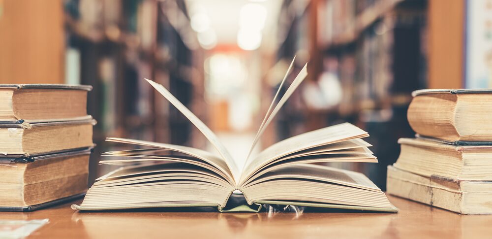 【図書館の夢】が示す知識欲と情報収集:夢占いで読み解く自己成長と学びの意欲