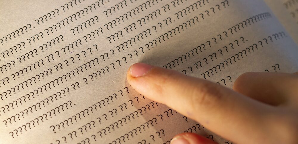 【文字が読めない夢】の深層|コミュニケーションの課題と情報への不安を夢占いで徹底解説