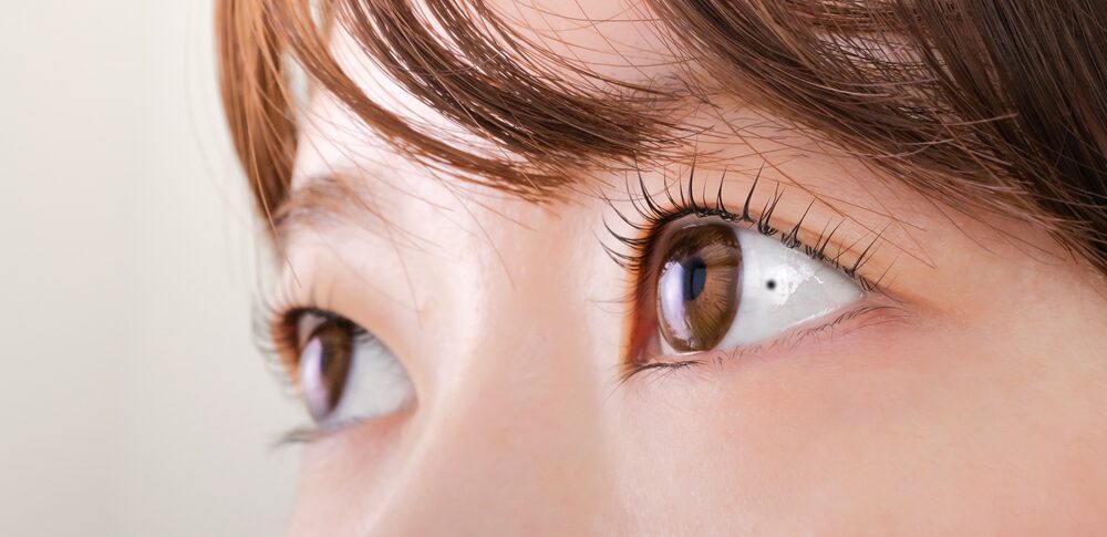 【ほくろ占い】目の奥に潜むホクロのスピリチュアルな意味:あなたの隠された才能と運命を読み解く7つの視点