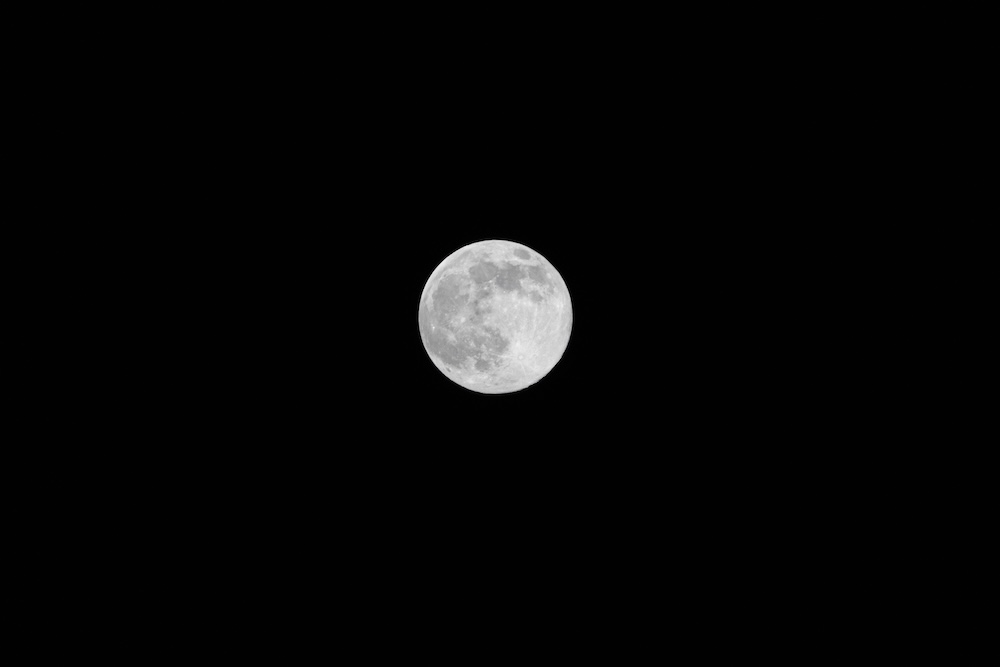 【2月】スノームーン（Snow Moon）のスピリチュアルな意味とは？ 浄化と新たな始まりを告げる満月