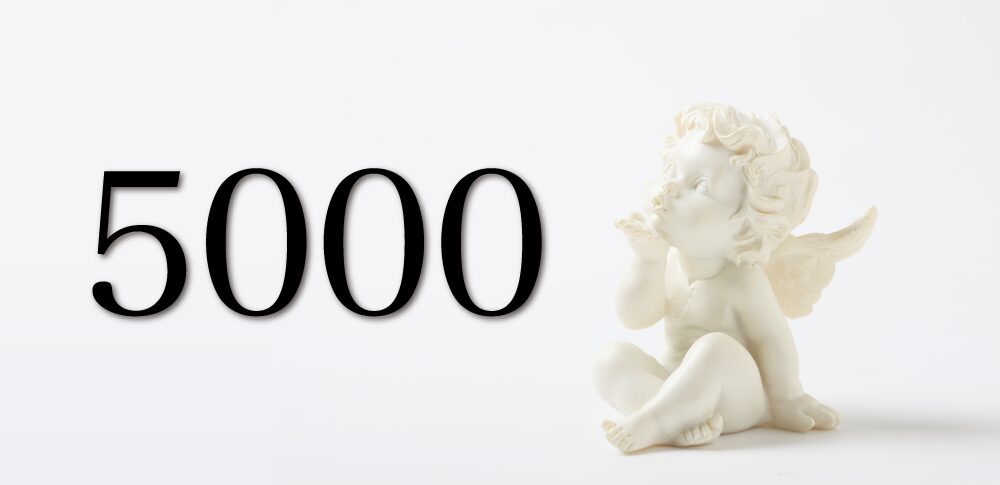 【5000】エンジェルナンバーが示す意味|あなたの人生に訪れる大きな変化が神聖な導きのもとで劇的に起こっており、その変化が無限の可能性と新しい始まりをもたらす