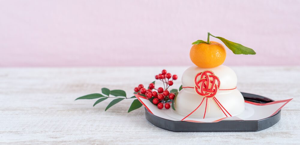 鏡餅のスピリチュアルな意味とは? 幸運を呼び込む正しい飾り方と過ごし方