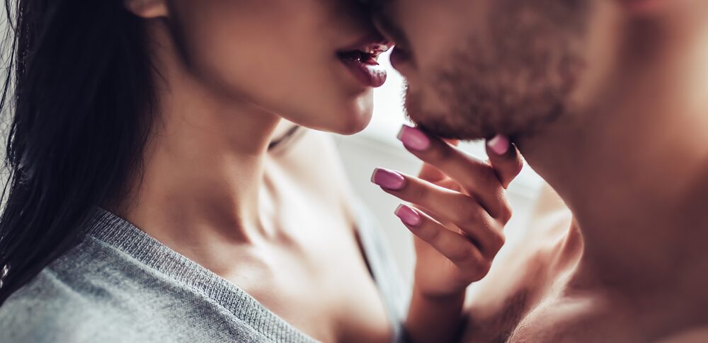 【夢占い】キスされる夢｜意味・メッセージなど40選を解説