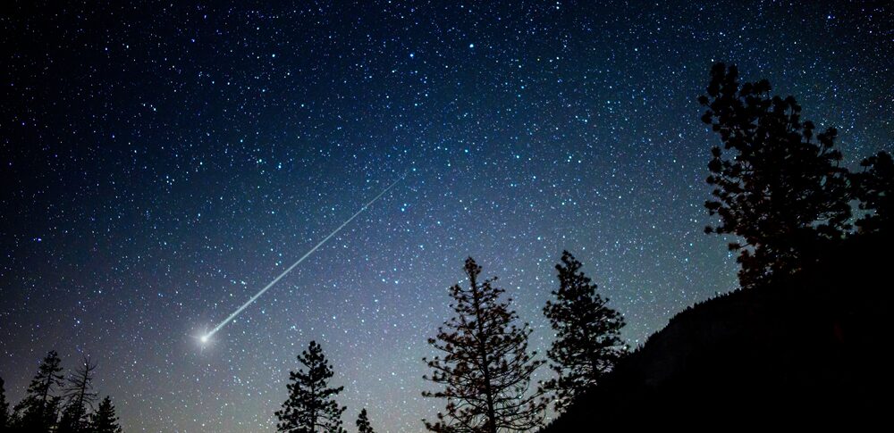 【夢占い】流れ星の夢｜意味・メッセージなど30選を解説