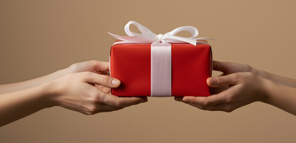 【夢占い】プレゼントをもらう夢｜意味・メッセージなど32選を解説