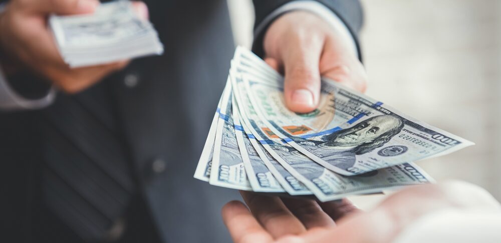 【夢占い】お金をもらう夢｜意味・メッセージなど55選を解説