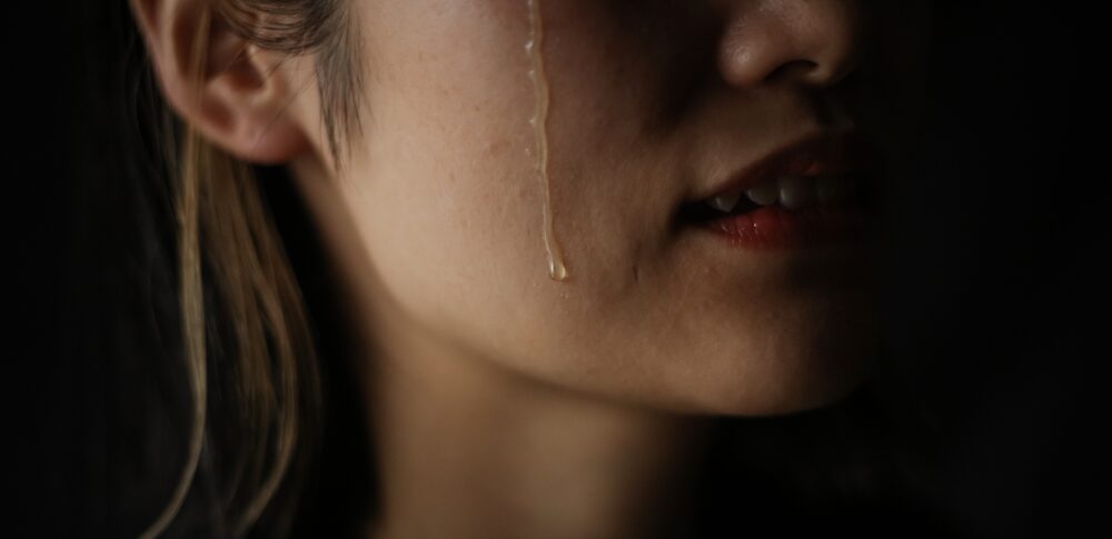 【夢占い】泣いている夢｜意味・メッセージなど40選を解説