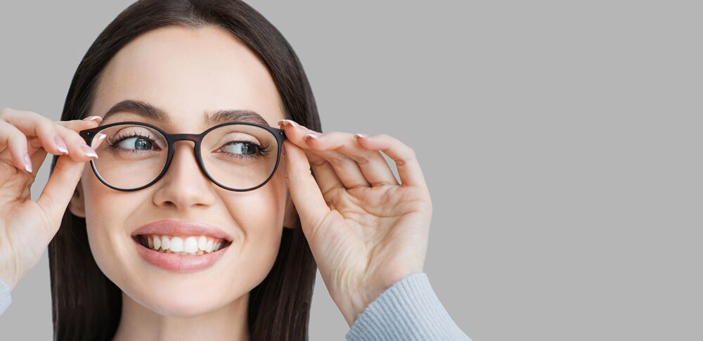 【夢占い】メガネの夢｜意味・メッセージなど40選を解説