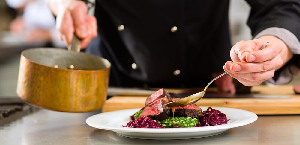 【夢占い】レストランの夢｜意味・メッセージなど40選を解説