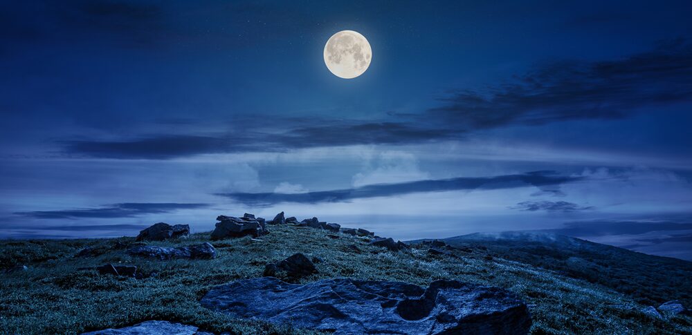 【夢占い】夜の夢｜意味・メッセージなど40選を解説