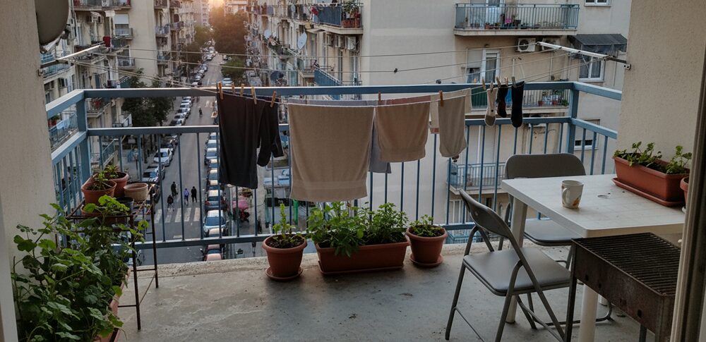 【夢占い】ベランダの夢｜意味・メッセージなど20選を解説