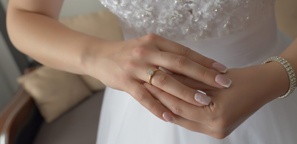 右手薬指に指輪をするスピリチュアル的な意味は？｜心理・恋愛・状況別など20選を解説