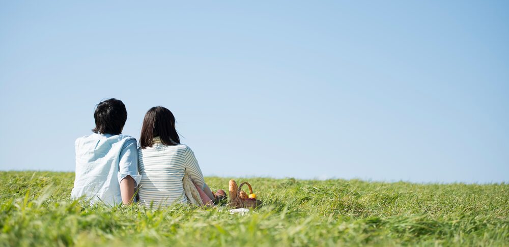 一緒にいると落ち着く人のスピリチュアル的な意味は？｜特徴・理由・関係性など30選を解説