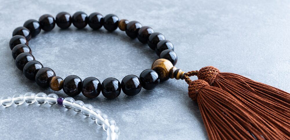 数珠が切れるスピリチュアル的な意味は？｜状況・色・対処法別など25選を解説