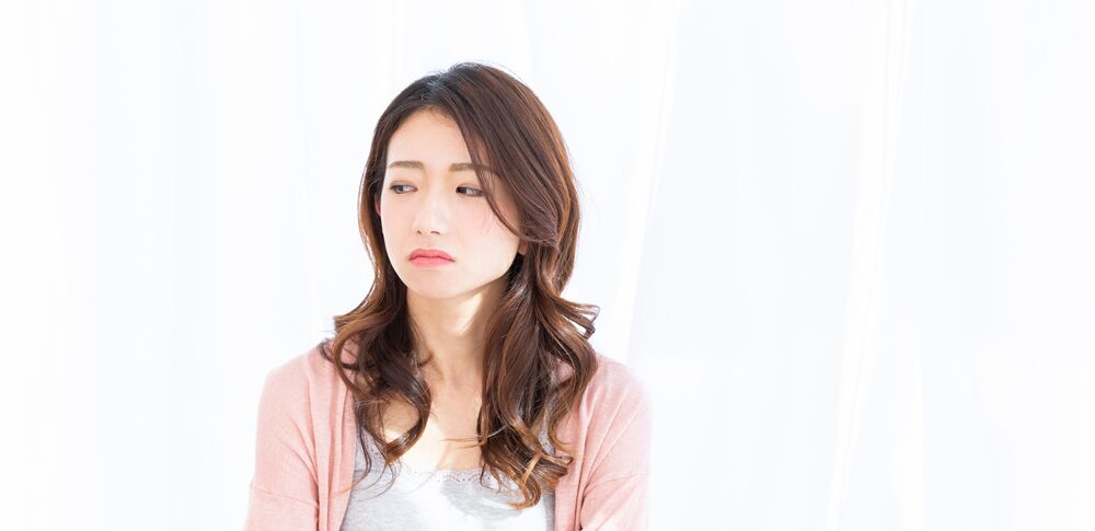 関わると嫌な気持ちになる人のスピリチュアル的な意味は？｜特徴・状況・対処法など30選を解説