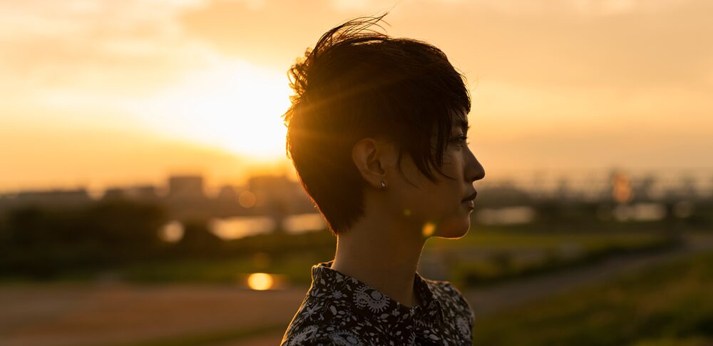 誰かに想われている念のスピリチュアル的な意味は？｜サイン・体調・感情別など25選を解説